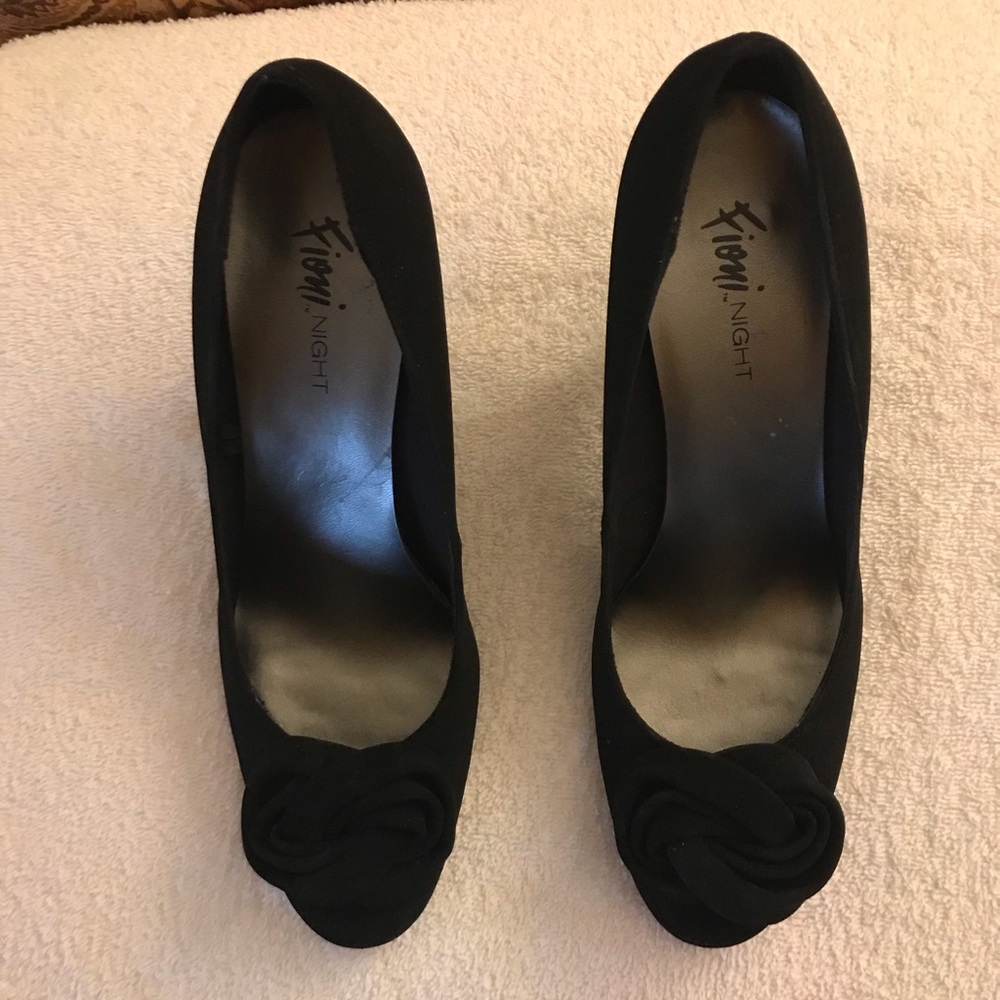 Fiona Night black velvet pumps
